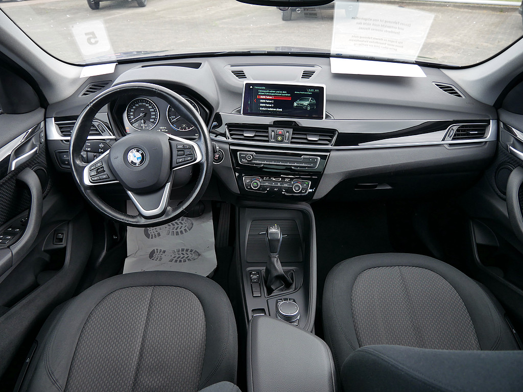 BMW X1 sDrive 18dA KEYLESS PDC SHZ NAVI ACC LED PANO