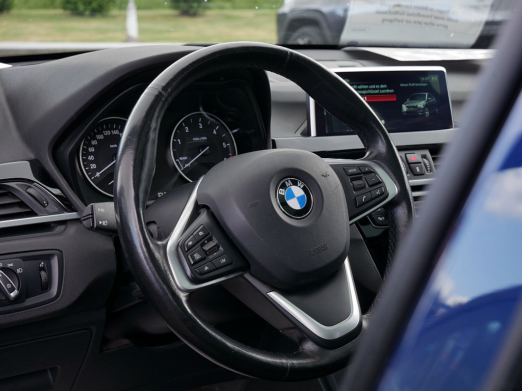 BMW X1 sDrive 18dA KEYLESS PDC SHZ NAVI ACC LED PANO