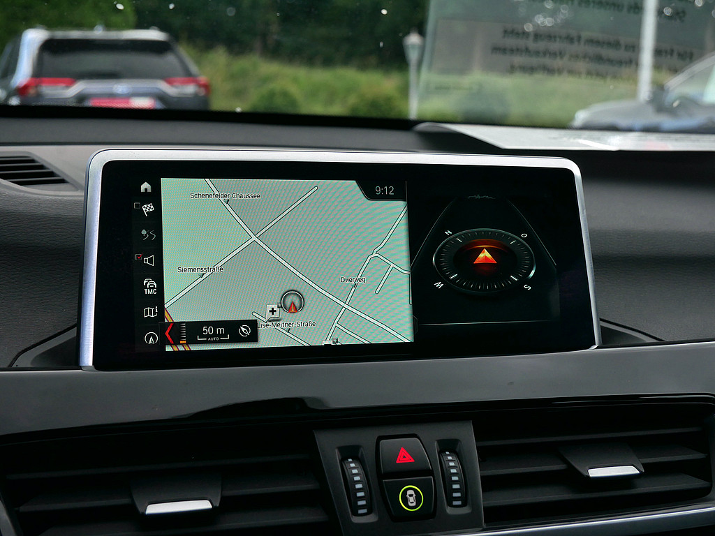 BMW X1 sDrive 18dA KEYLESS PDC SHZ NAVI ACC LED PANO