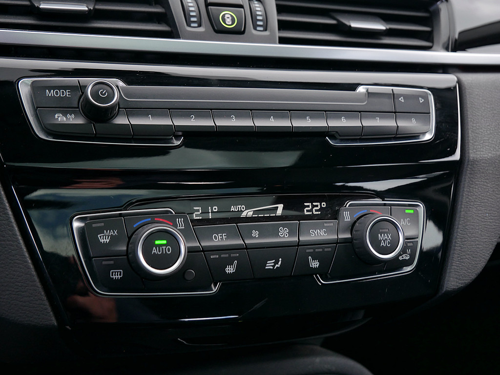 BMW X1 sDrive 18dA KEYLESS PDC SHZ NAVI ACC LED PANO