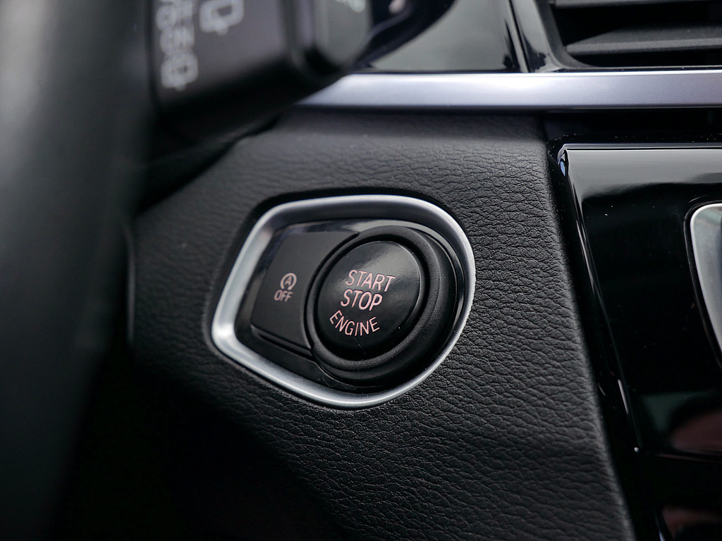 BMW X1 sDrive 18dA KEYLESS PDC SHZ NAVI ACC LED PANO