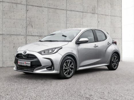 TOYOTA Yaris Hybrid Team D KLIMA SHZ KAMERA ACC LED