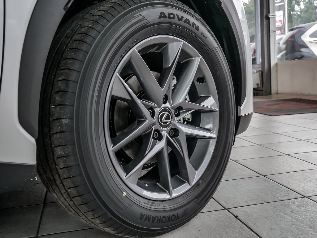 LEXUS LBX 1.5 Comfort PDC SHZ KAMERA NAVI ACC LED