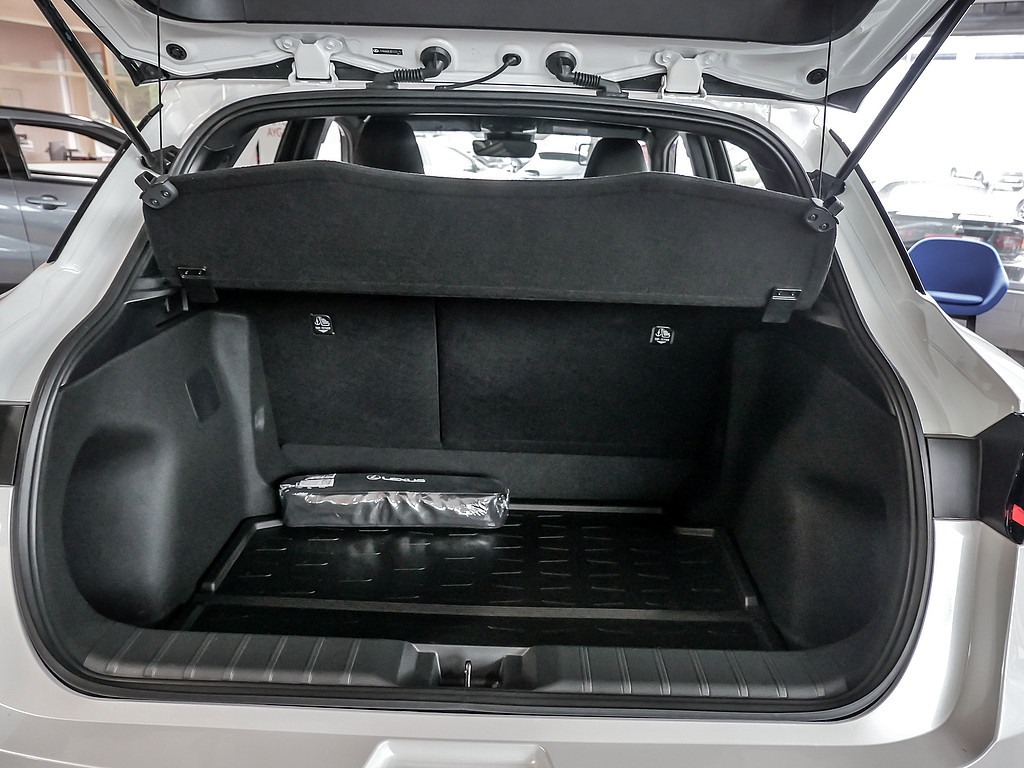 LEXUS LBX 1.5 Comfort PDC SHZ KAMERA NAVI ACC LED