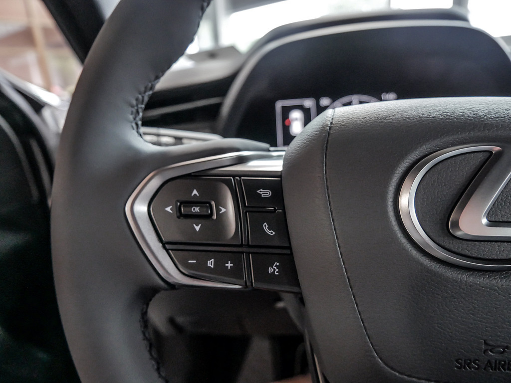LEXUS LBX 1.5 Comfort PDC SHZ KAMERA NAVI ACC LED