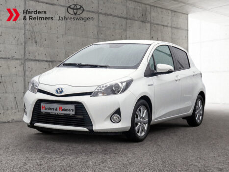 TOYOTA Yaris Hybrid Life